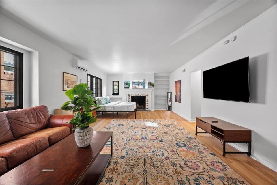 The Walnut Suites - The Incline Suite Apartment in Shadyside