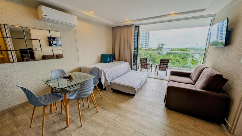 TV and multimedia, Balcony/Terrace, Dining area, air conditioner