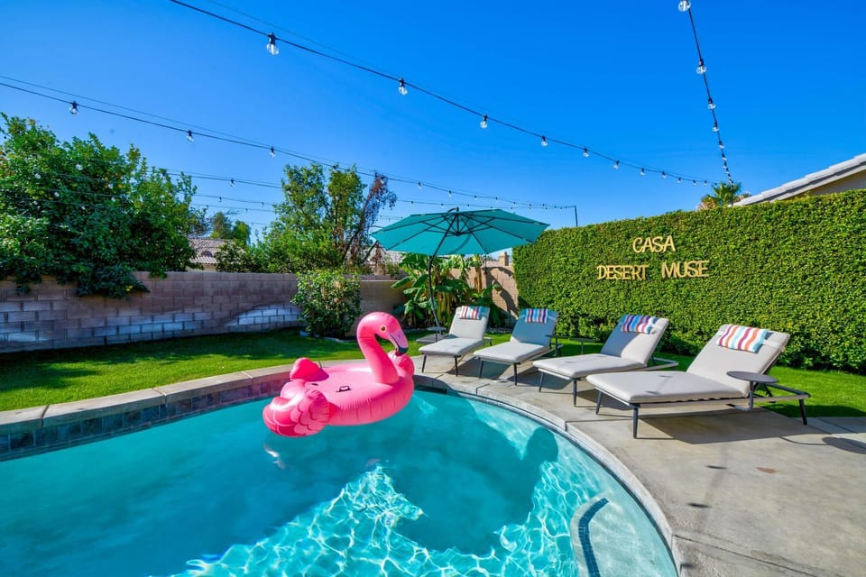 Day, Natural landscape, Garden, Pool view, Swimming pool, Swimming pool, sunbed