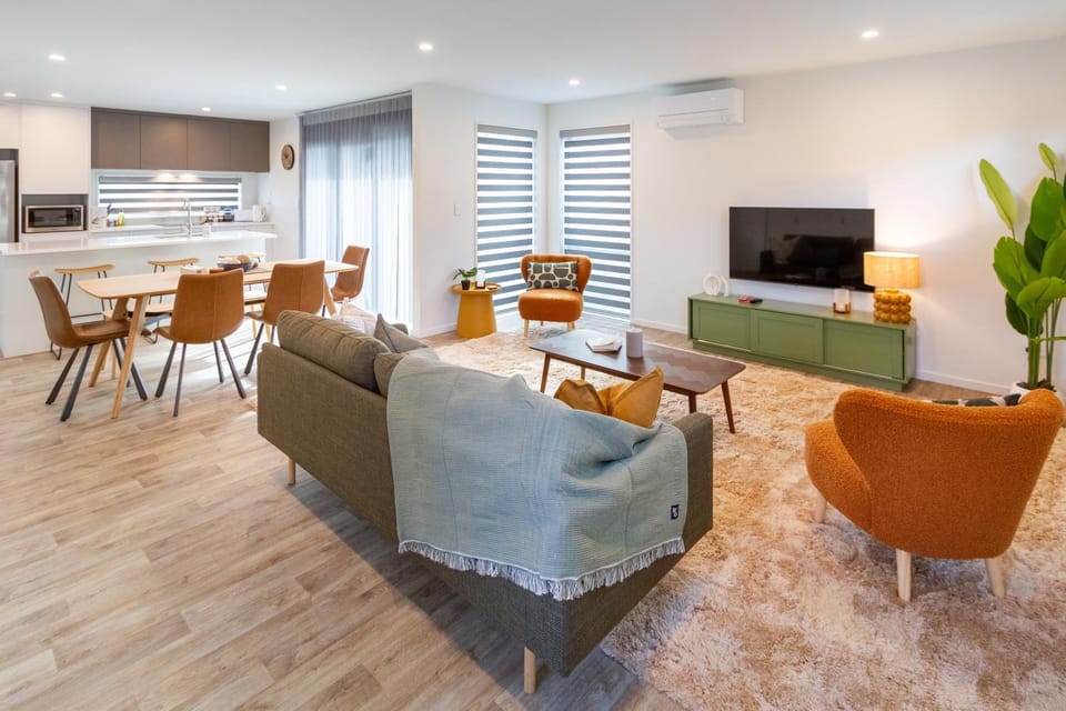 TV and multimedia, Living room, Dining area