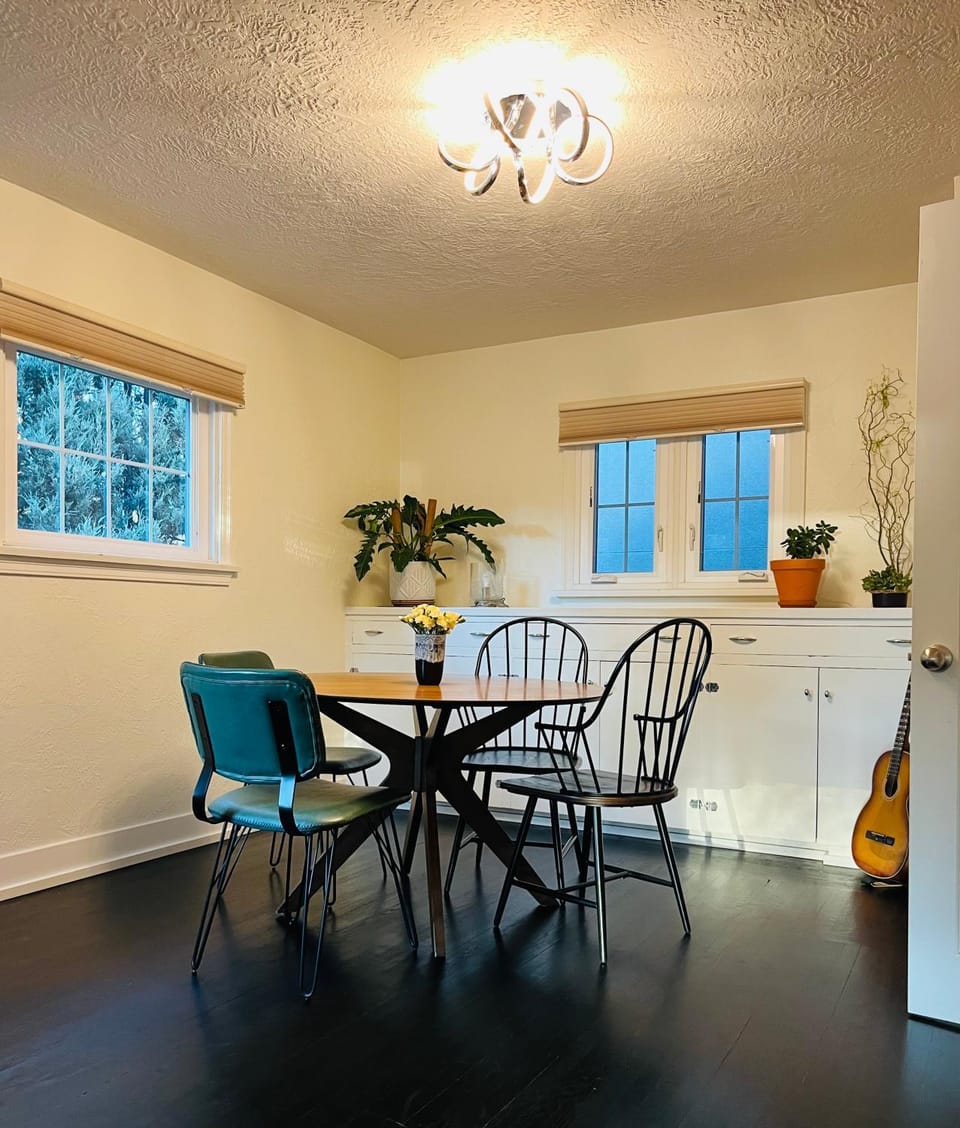 Seating area, Dining area