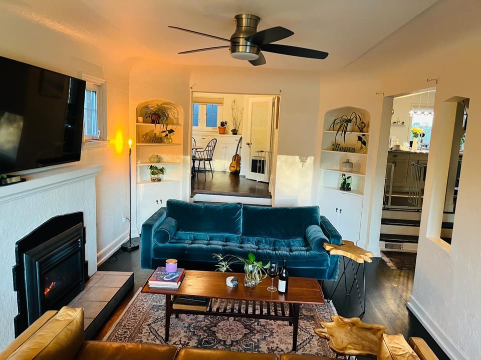 Communal lounge/ TV room