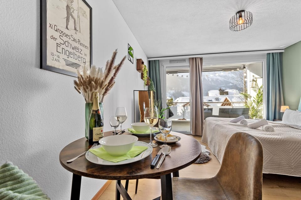 Bed, View (from property/room), Living room, Photo of the whole room, Seating area, Dining area, Bedroom