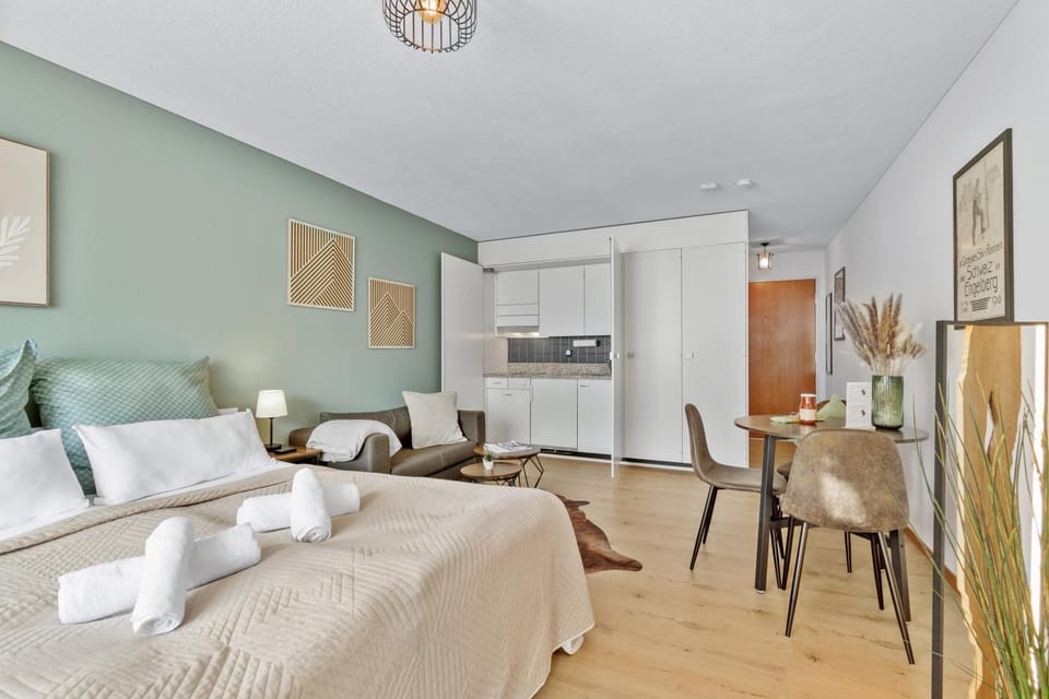 Bed, Kitchen or kitchenette, Living room, Photo of the whole room, Seating area, Dining area, Bedroom, kitchen