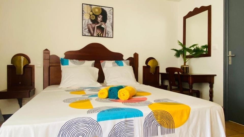 Bed, towels