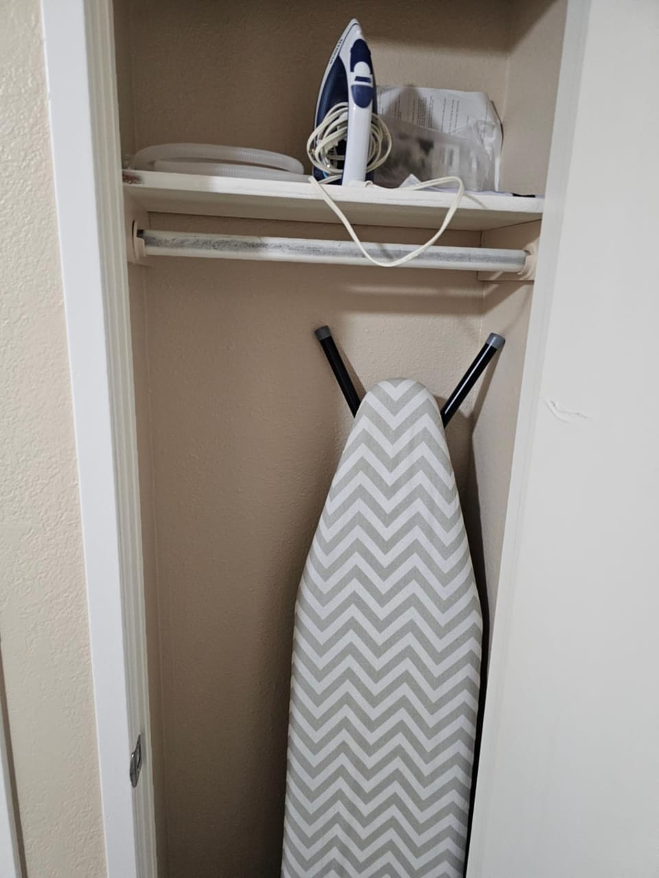 Marine B Two Bedrooms One-Half Bathrooms Townhouse Apartment in Everett