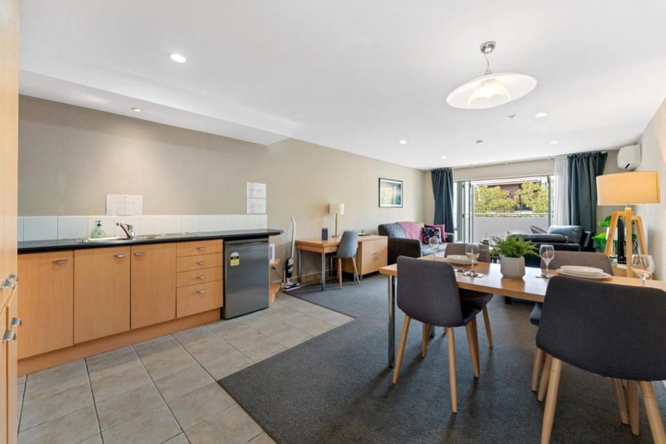 Dining area, kitchen