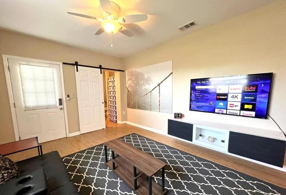 Bathroom, TV and multimedia, Living room