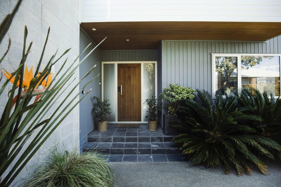 Clifftops - oceanfront retreat in Oakura Beach House in Taranaki, New Zealand