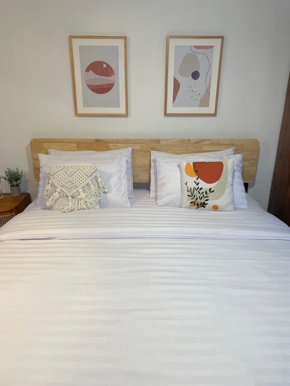 Bed, Decorative detail, Bedroom, wardrobe