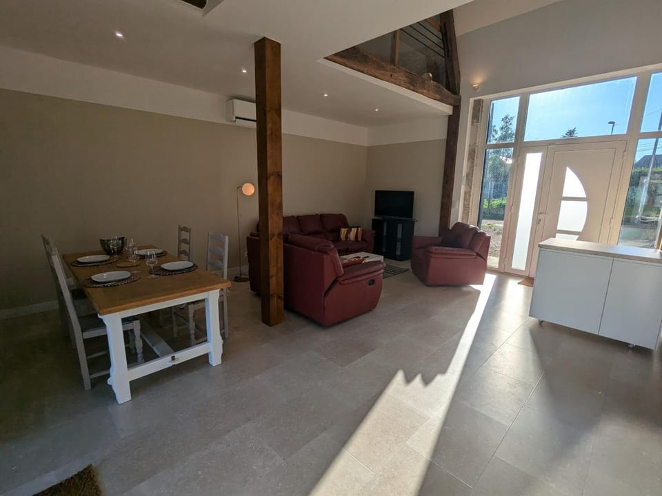Maison de charme rénovée au cœur du Val de Loire avec parking et wifi inclus - FR-1-590-526 House in Centre-Val de Loire