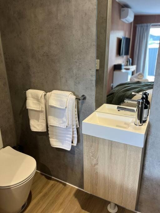 Bathroom, towels