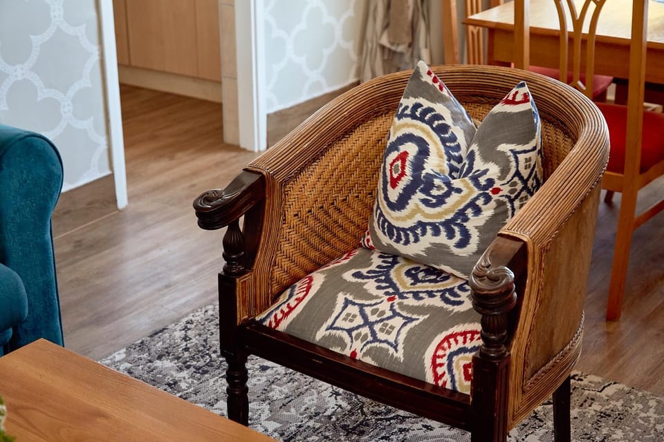 Living room, Decorative detail, Seating area, Dining area