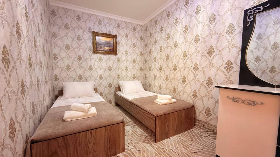 Bed, Photo of the whole room, Bedroom, towels