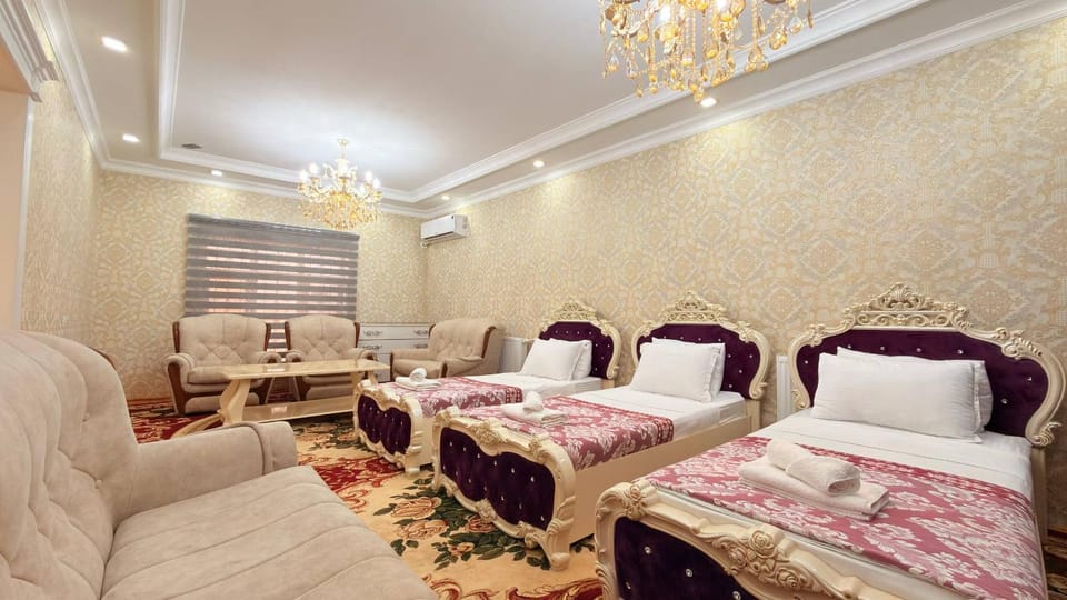 Bed, Living room, Photo of the whole room, Seating area, Bedroom