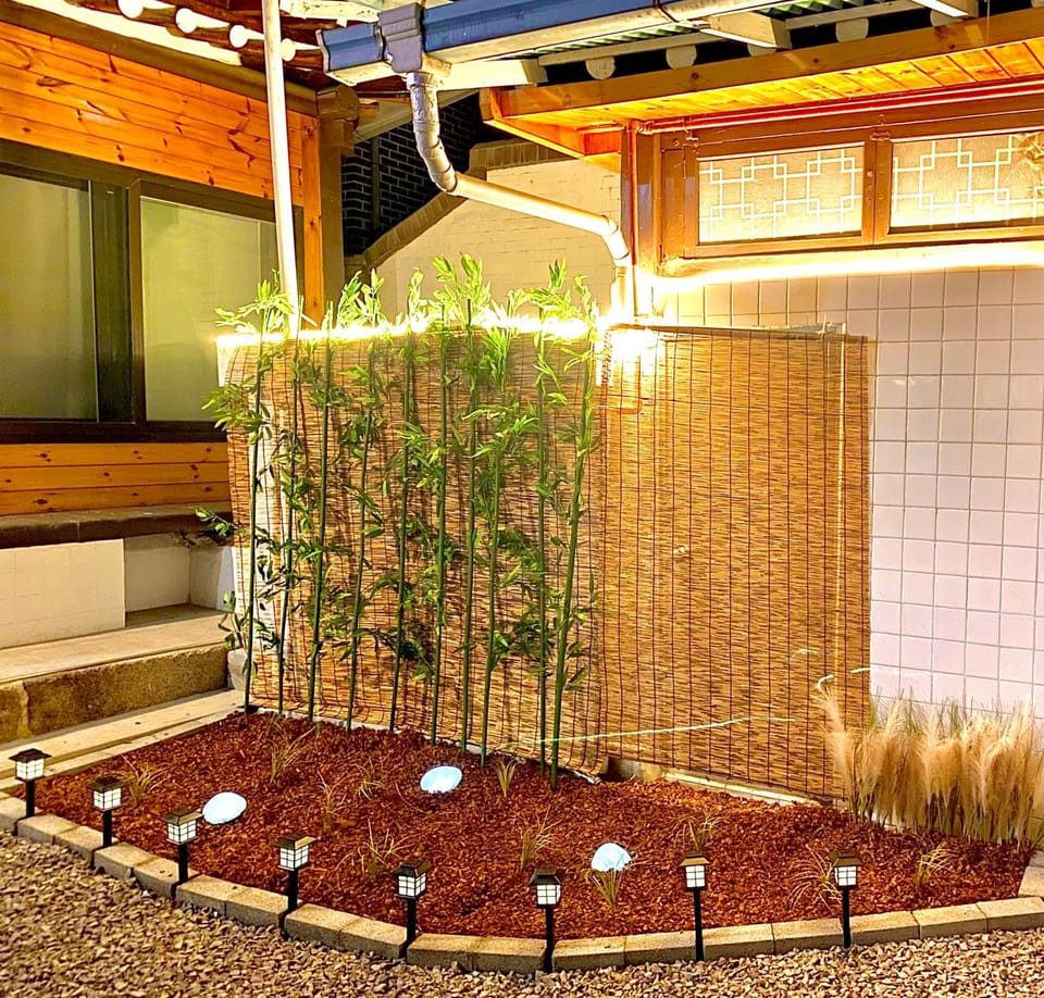 Hanok Bomoon Bed and Breakfast in Seoul