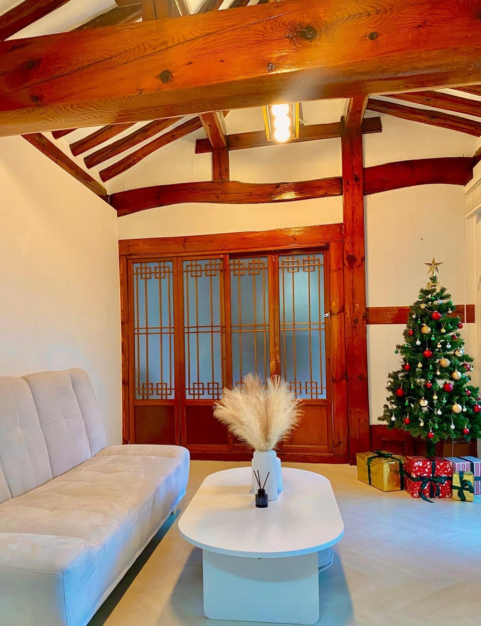 Hanok Bomoon Bed and Breakfast in Seoul