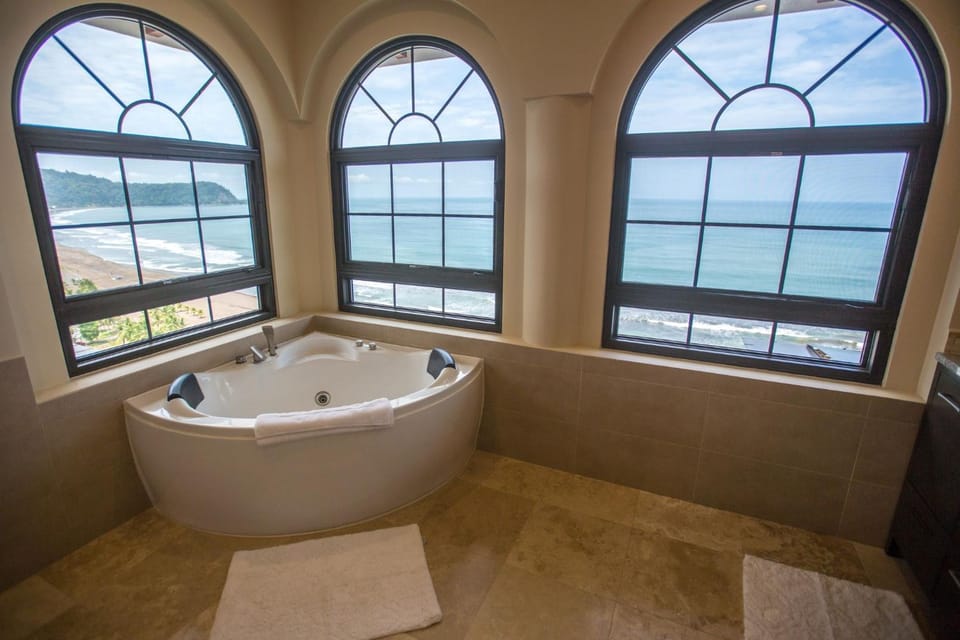 Hot Tub, Bathroom