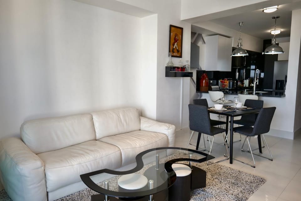 Coffee/tea facilities, Kitchen or kitchenette, Living room, Seating area, Dining area, minibar, pet friendly, stove