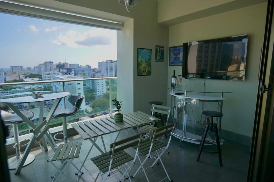 Patio, Communal lounge/ TV room, TV and multimedia, View (from property/room), Balcony/Terrace, Living room, Seating area, Dining area, Evening entertainment, City view