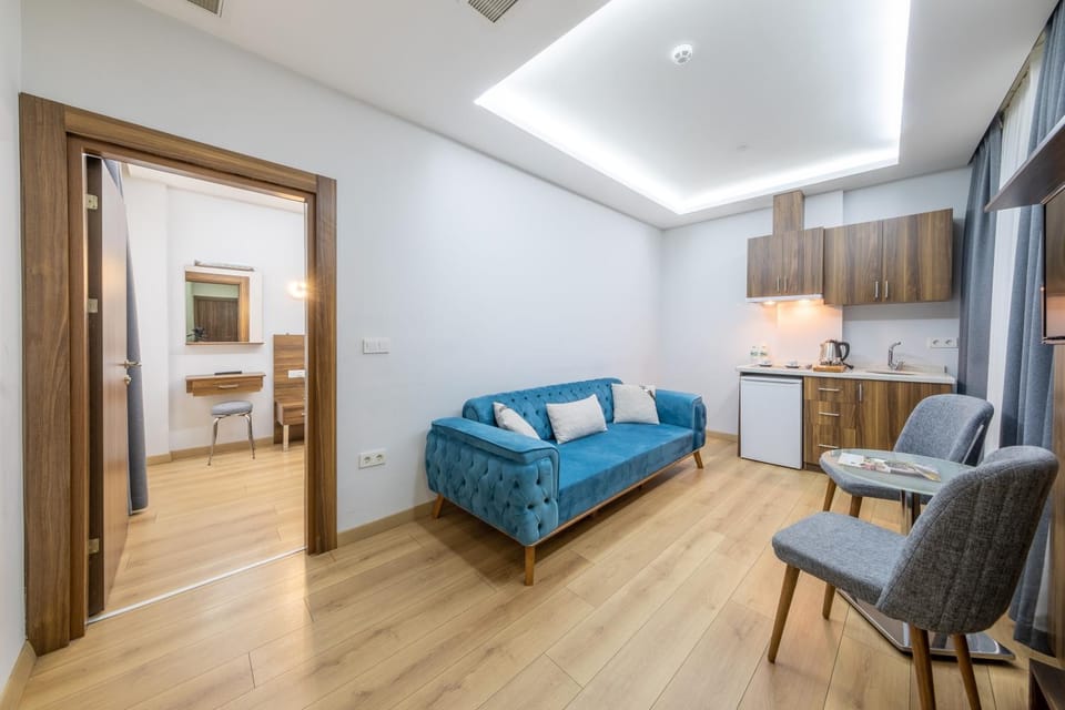 Bed, Kitchen or kitchenette, Living room, Photo of the whole room, Seating area, Dining area, Bedroom, minibar, pet friendly