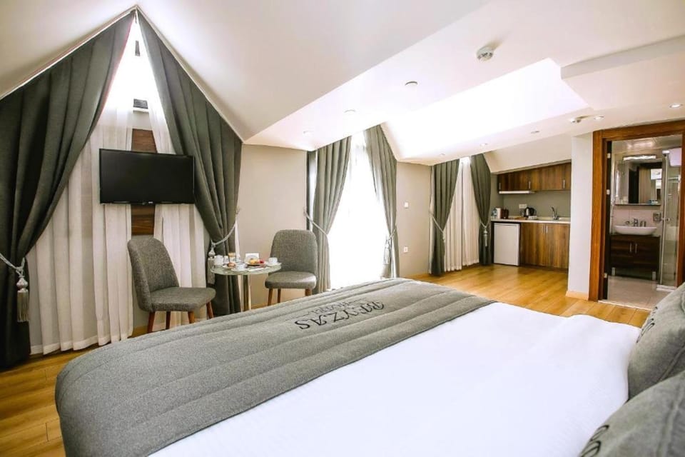 Communal lounge/ TV room, Bed, TV and multimedia, Kitchen or kitchenette, Living room, Photo of the whole room, Seating area, Evening entertainment, Bedroom, minibar