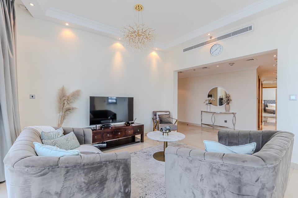 Spacious 3BDR Apartment in Marina with Office Apartment in Dubai