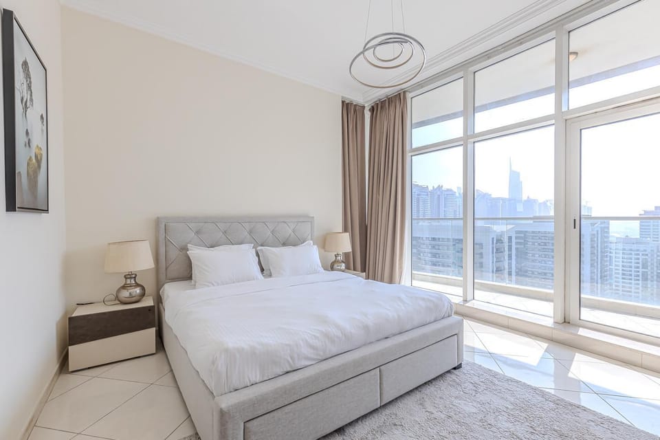 Spacious 3BDR Apartment in Marina with Office Apartment in Dubai