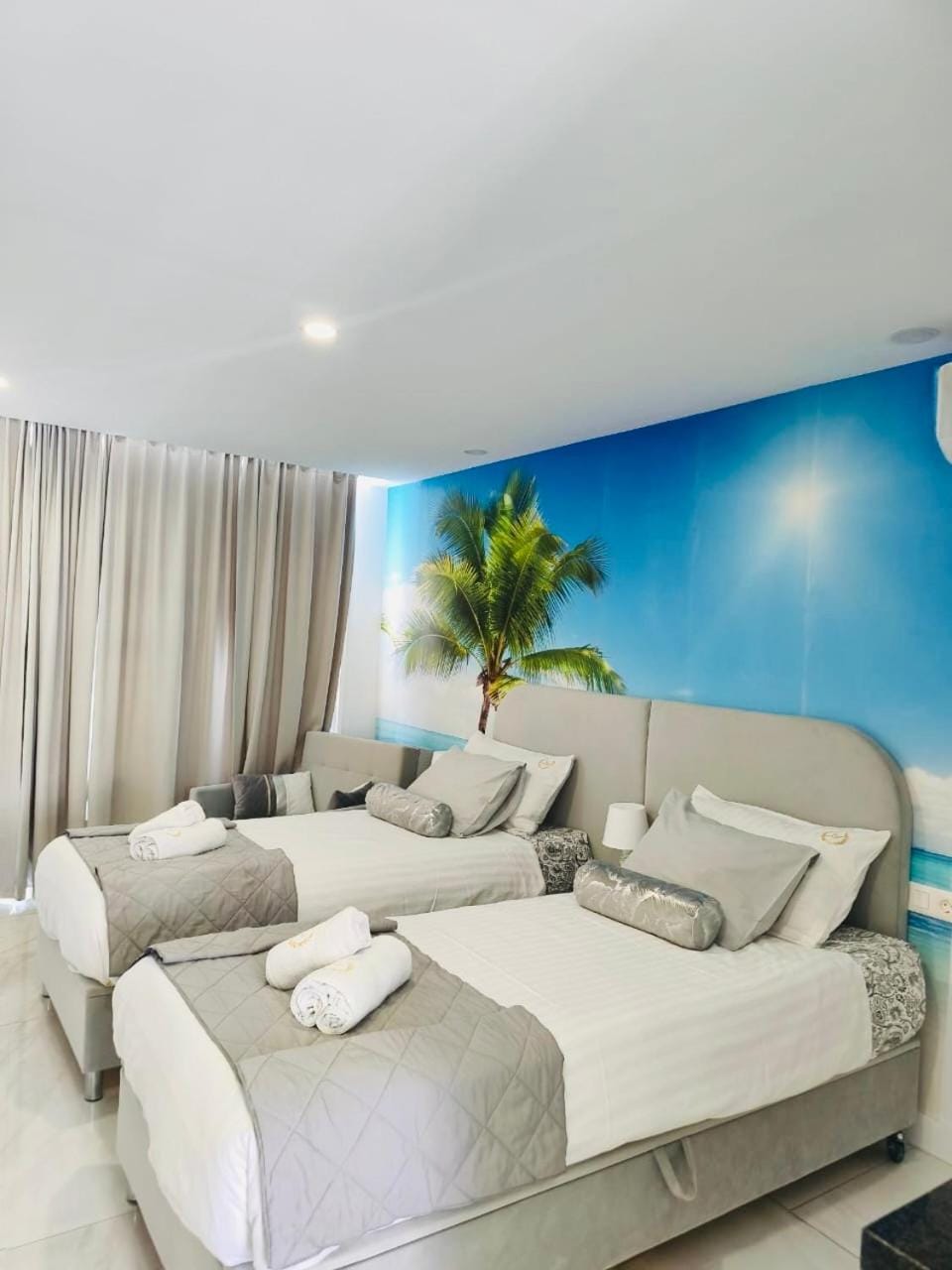 Bed, Living room, Photo of the whole room