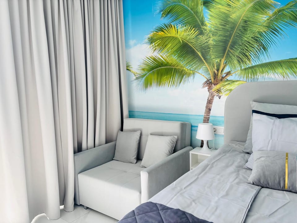 Bed, Photo of the whole room, Seating area, Bedroom
