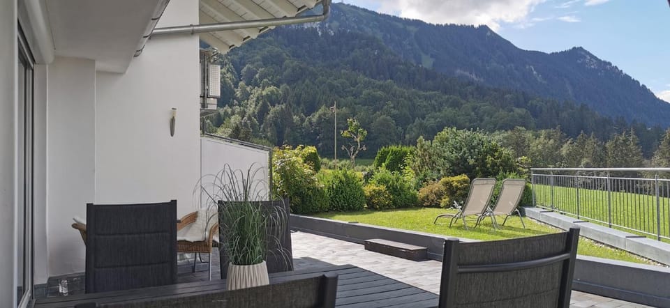 Property building, Balcony/Terrace, Living room