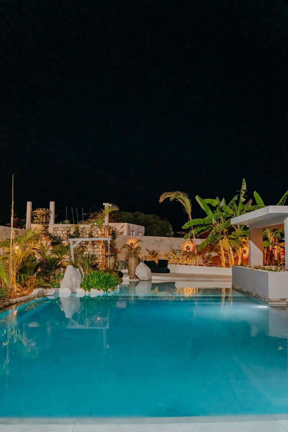 Night, Pool view