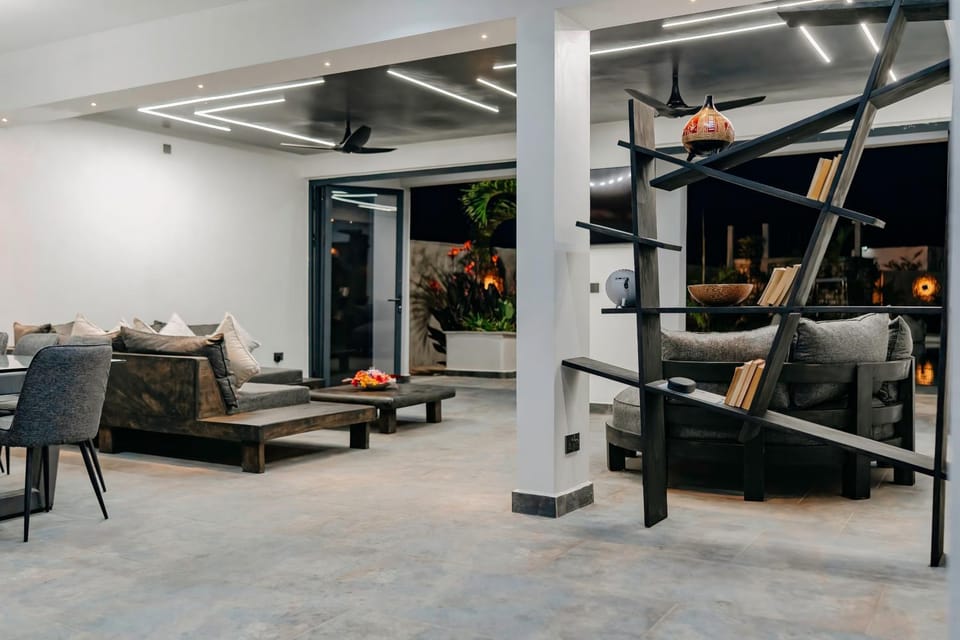 Living room, Seating area
