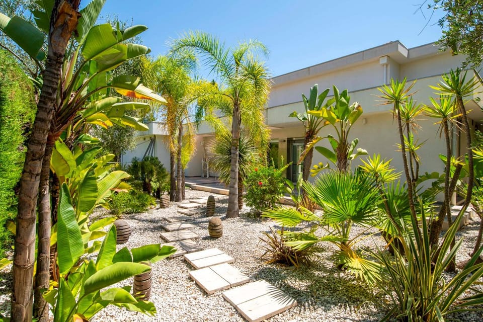 REF 1941 - Cannes Center - Villa for rent Villa in Cannes