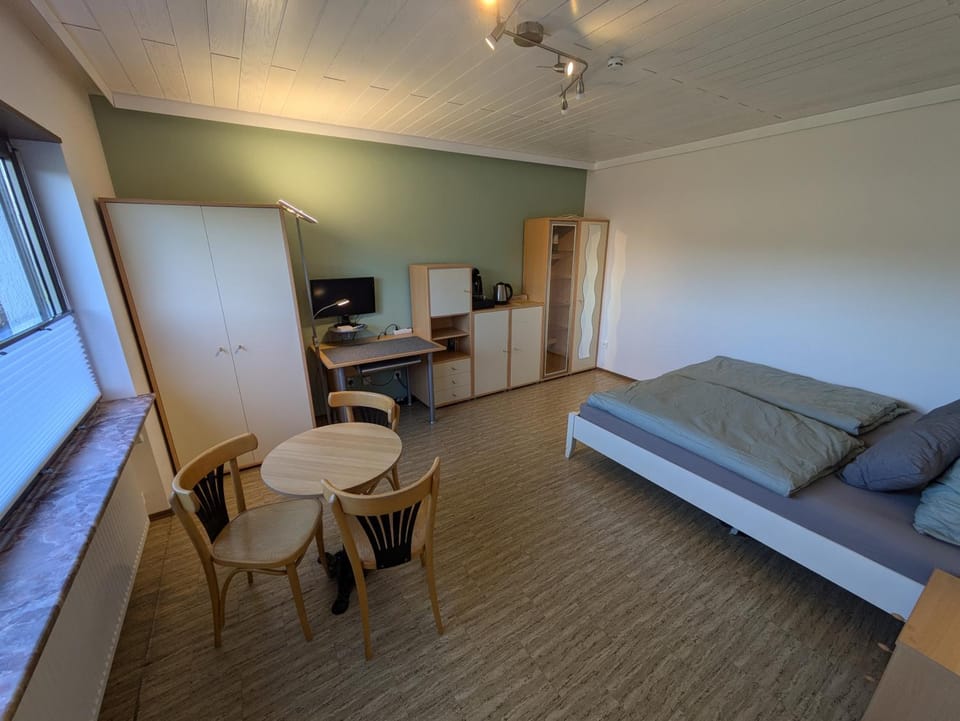 Bed, TV and multimedia, Photo of the whole room, Seating area, Dining area, Bedroom, minibar