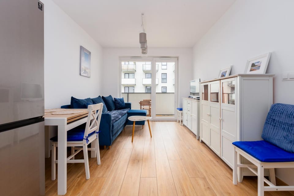 Bed, TV and multimedia, Living room, Photo of the whole room, Seating area, Dining area