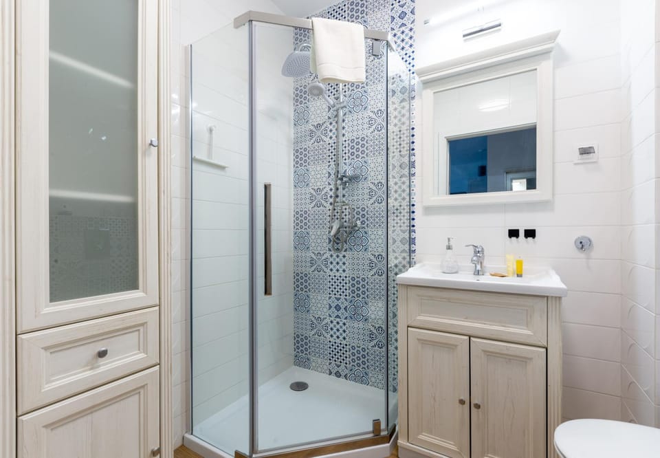 Shower, Bathroom, towels