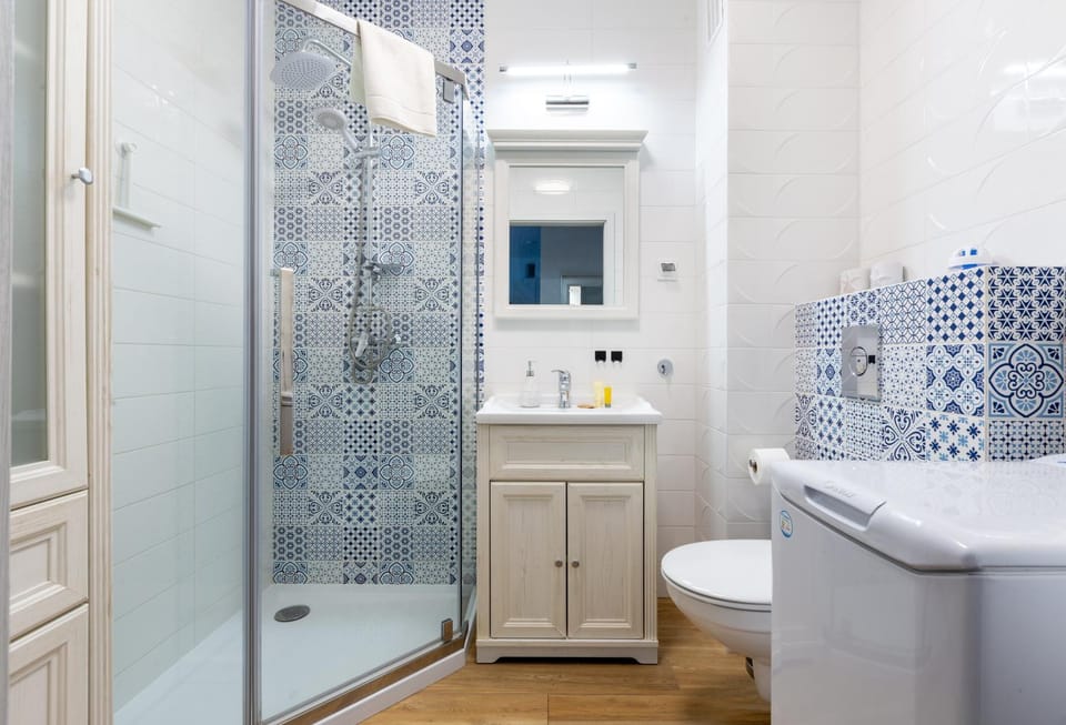 Shower, Toilet, Bathroom, towels