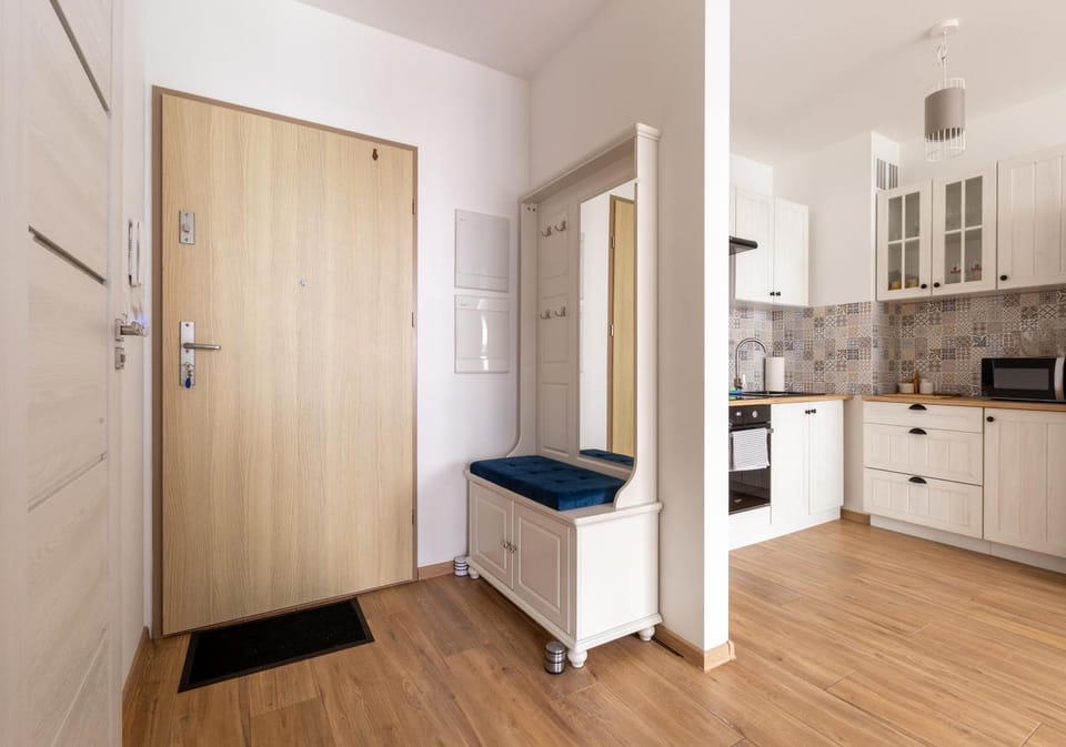 Kitchen or kitchenette, Photo of the whole room, stove, wardrobe