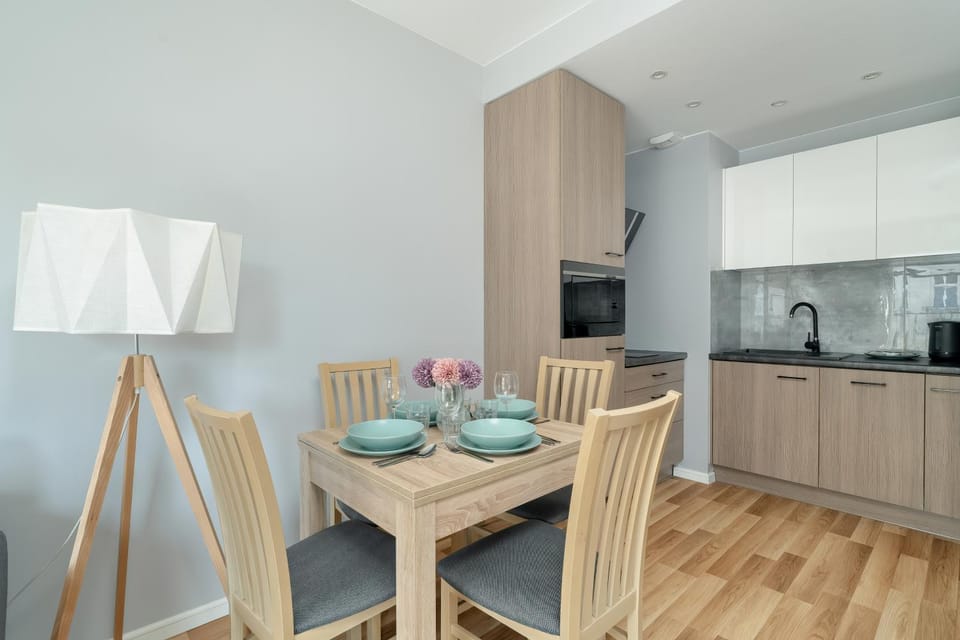 Kitchen or kitchenette, Dining area, stove