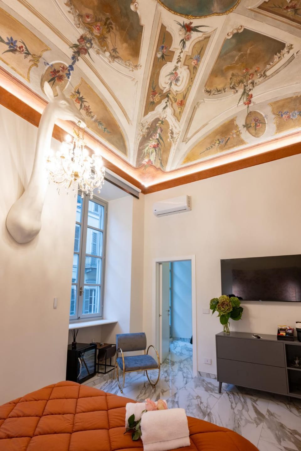 Bed, TV and multimedia, Photo of the whole room, Evening entertainment, Bedroom, air conditioner