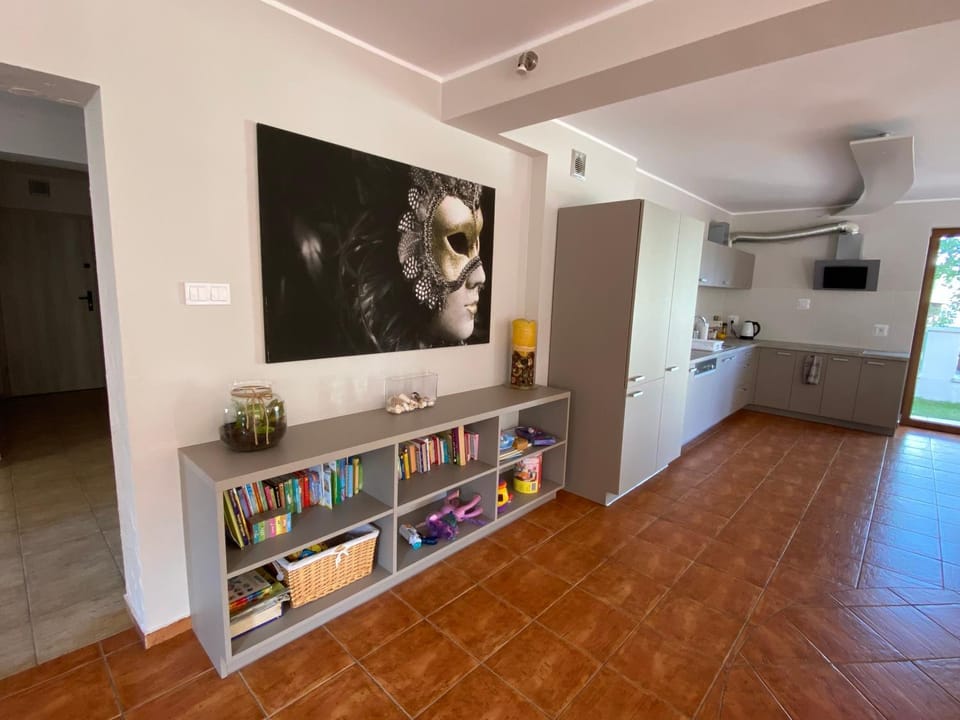 Children play ground, Library, Coffee/tea facilities, Kitchen or kitchenette, Kitchen or kitchenette, Decorative detail, dishwasher, minibar, wardrobe