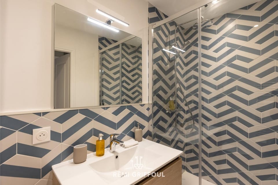 Le Bois Bleu - 1st Floor - City Center Apartment in Honfleur