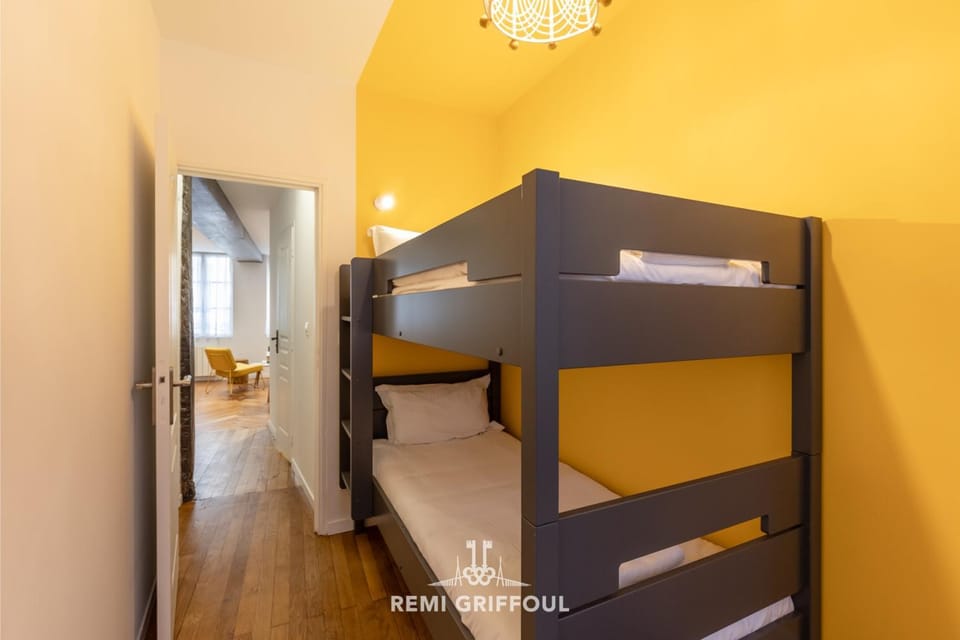 Le Bois Bleu - 1st Floor - City Center Apartment in Honfleur