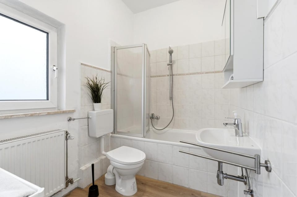 Shower, Toilet, Bathroom, Bath