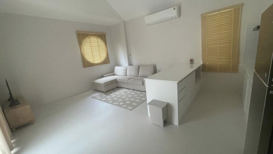 TV and multimedia, Living room, Photo of the whole room, Seating area, Dining area, air conditioner