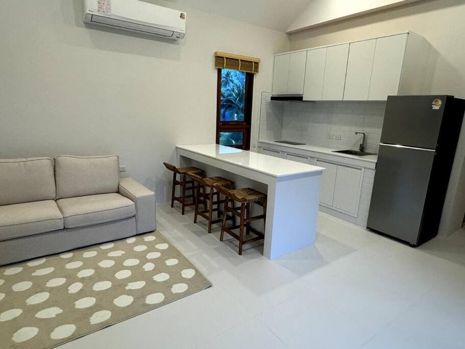 Kitchen or kitchenette, Seating area, air conditioner