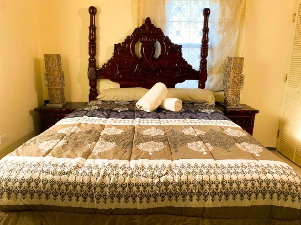 PARADISE VILLA COVE SHARED ROOm 2 Vacation rental in St. Ann Parish