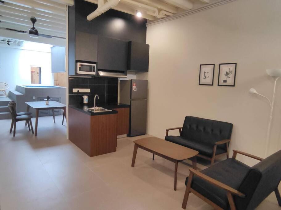 Heritage House 4BR with Dipping Pool, Central Location Near Street Art 45 House in George Town