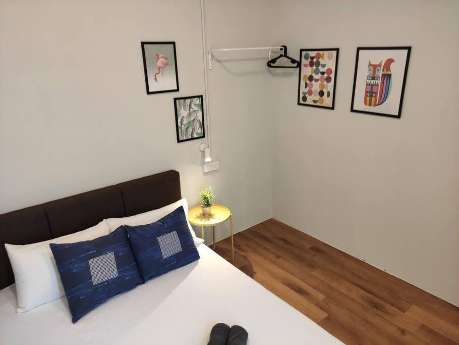 Heritage House 4BR with Dipping Pool, Central Location Near Street Art 45 House in George Town